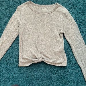 LIGHTLY WORN GRAY HOLLISTER SWEATER